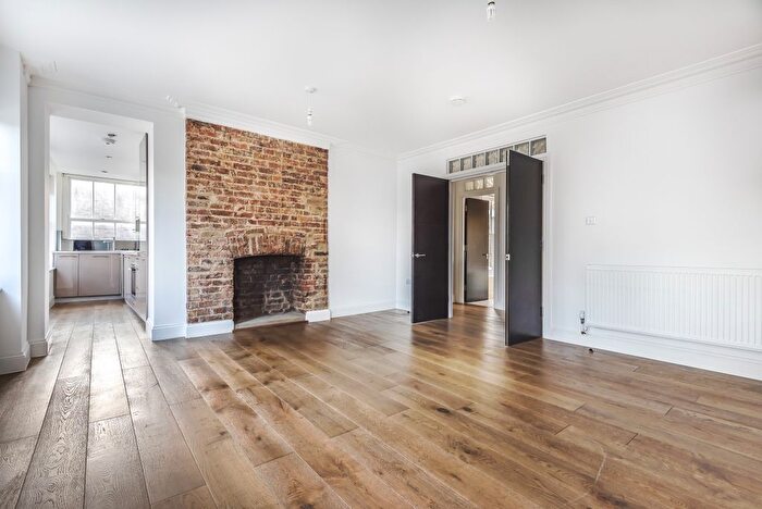 2 Bedroom Flat To Rent In Fox Hill, Crystal Palace, London, SE19