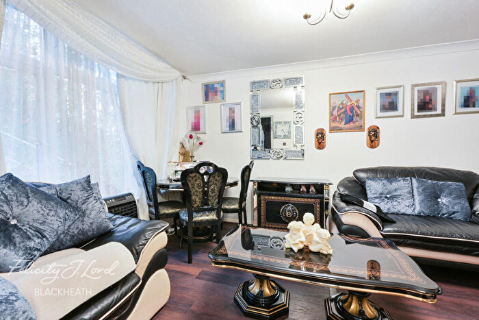 3 Bedroom Terraced House For Sale In Felspar Close, Plumstead, SE18