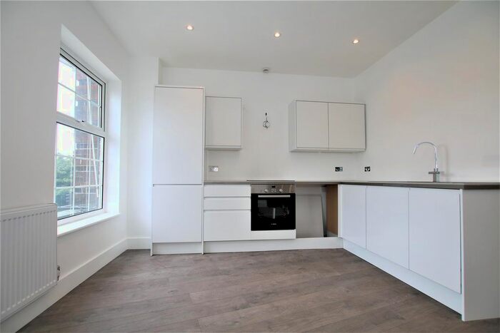 Studio To Rent In Watford Way, London, NW4