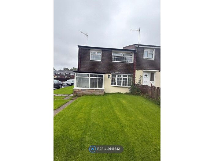 4 Bedroom End Of Terrace House To Rent In Yardley Close, Oldbury, B68