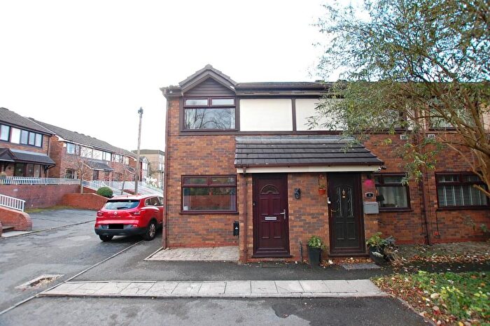 2 Bedroom End Of Terrace House For Sale In Lyndhurst View, Dukinfield, Greater Manchester, SK16