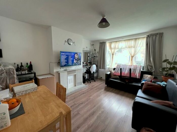 2 Bedroom Apartment To Rent In Offord Close, London, N17
