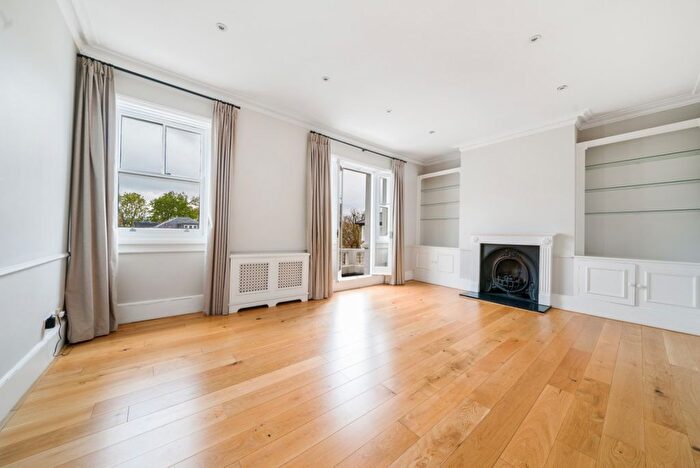 3 Bedroom Flat To Rent In Campden Hill Gardens, Kensington, London, W8