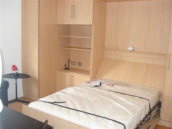 Studio To Rent In First Floor Front Flat, Anglesea Place, BS8 - Photo 5