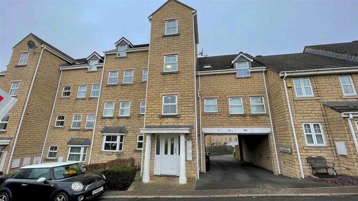 2 Bedroom Flat To Rent In Meadow Road, Apperley Bridge, Bradford, BD10