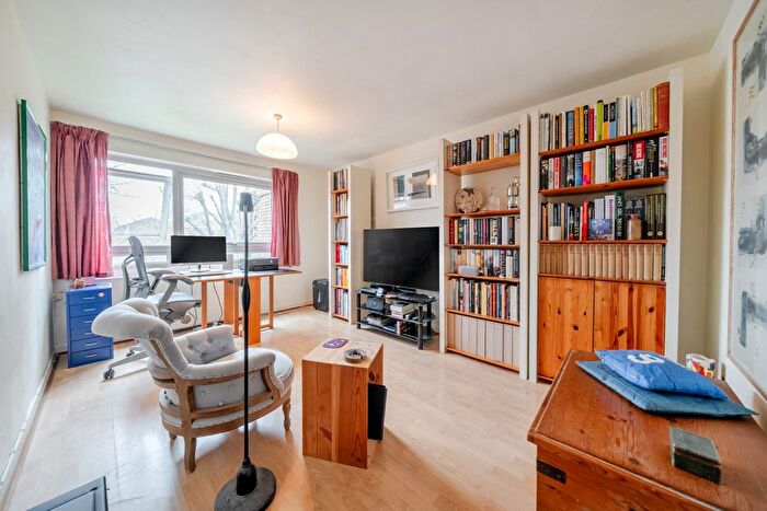 1 Bedroom Property For Sale In Bartholomew Close, Battersea, London, SW18