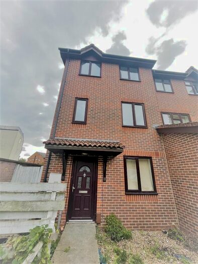 4 Bedroom Terraced House To Rent In Ravensleigh Gardens, Bromley, BR1