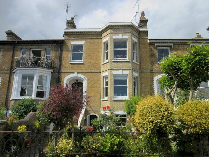 1 Bedroom Flat To Rent In Prittlewell Square, Southend-On-Sea, SS1