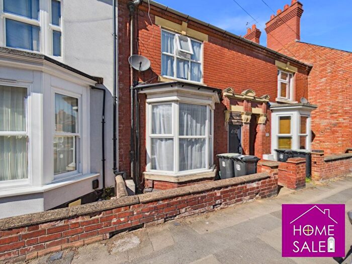 3 Bedroom Terraced House To Rent In Windmill Road, Rushden, NN10