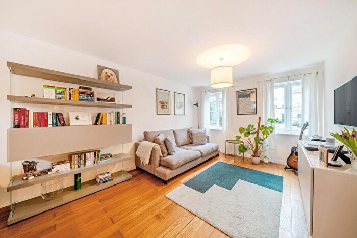 1 Bedroom Flat For Sale In Vestry Mews, London, SE5
