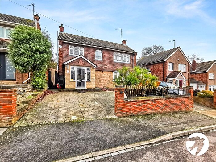 4 Bedroom Detached House To Rent In Chalet Close, Bexley, Kent, DA5