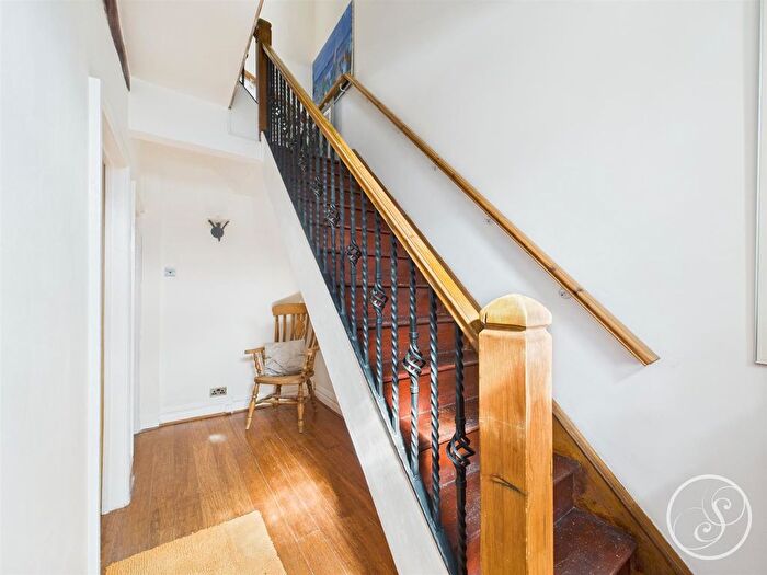 2 Bedroom Cottage For Sale In Leeds Road, Barwick In Elmet, Leeds, LS15