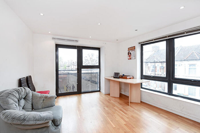 2 Bedroom Apartment To Rent In East Ham, E6
