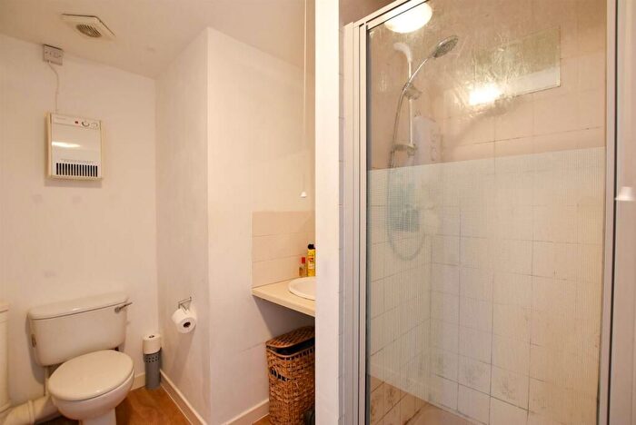 1 Bedroom Flat For Sale In New Road, Ditton, Aylesford, ME20