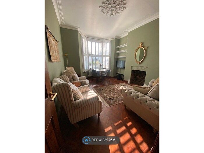 2 Bedroom Flat To Rent In Edith Grove, London, SW10