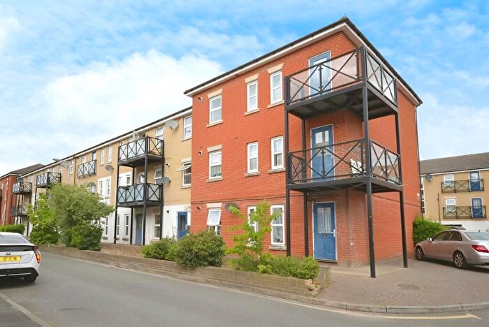 2 Bedroom Flat For Sale In Glandford Way, Chadwell Heath, Romford, RM6