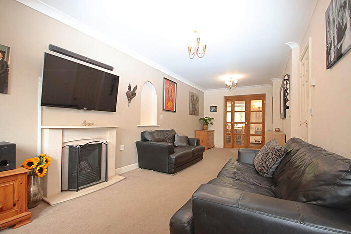 3 Bedroom End Of Terrace House For Sale In Penfold Grange, Billingshurst, RH14