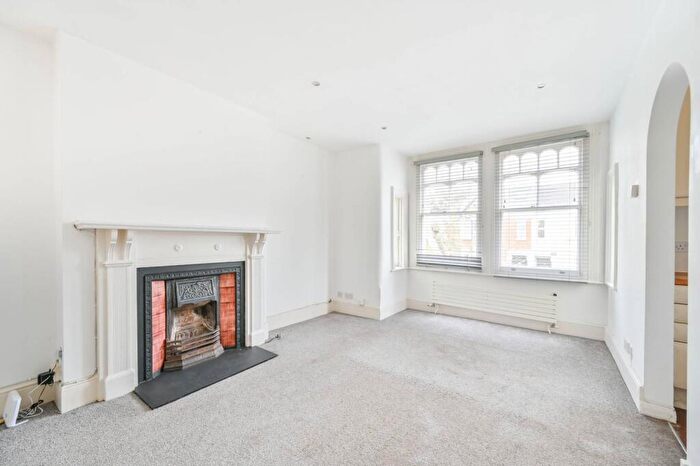 2 Bedroom Flat For Sale In Melrose Avenue, Cricklewood, London, NW2