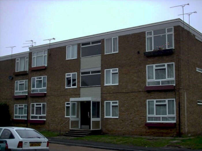 1 Bedroom Flat To Rent In Great Knightleys, Laindon, Basildon SS15