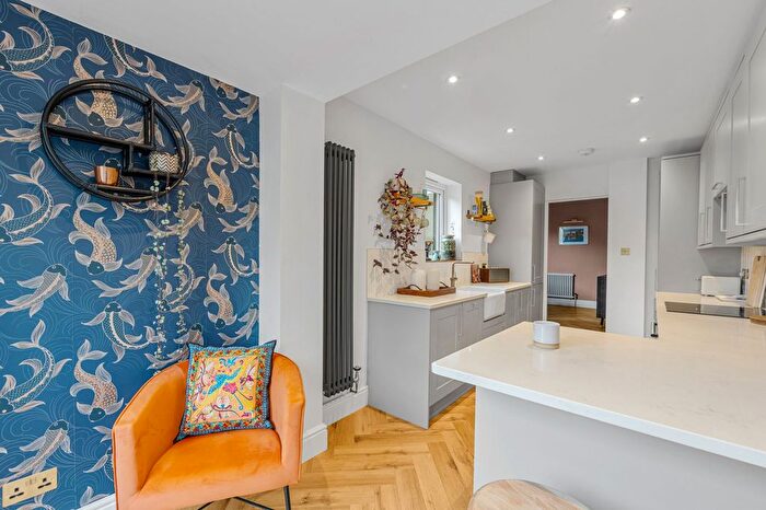 3 Bedroom Semi-Detached House For Sale In Broomhall Road, South Croydon, CR2