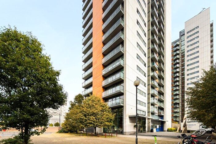 2 Bedroom Flat To Rent In Elektron Tower, Blackwall Way, London, E14