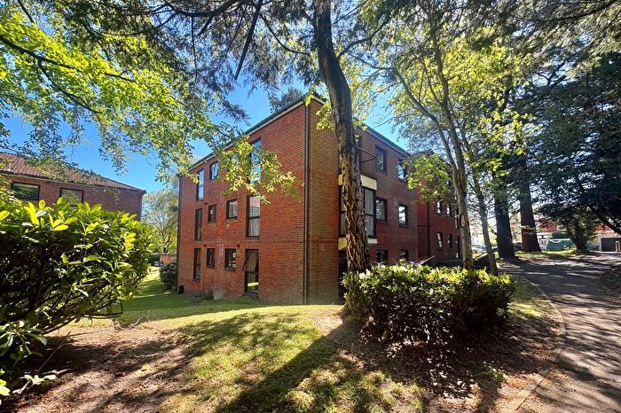 2 Bedroom Flat For Sale In Hillcrest, Upper Weybourne Lane, Farnham, Surrey, GU9
