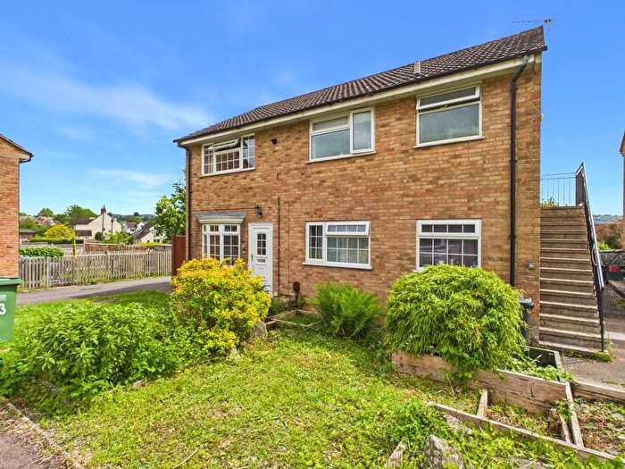 1 Bedroom Flat For Sale In Hawthorn Rise, Stroud, Gloucestershire, GL5