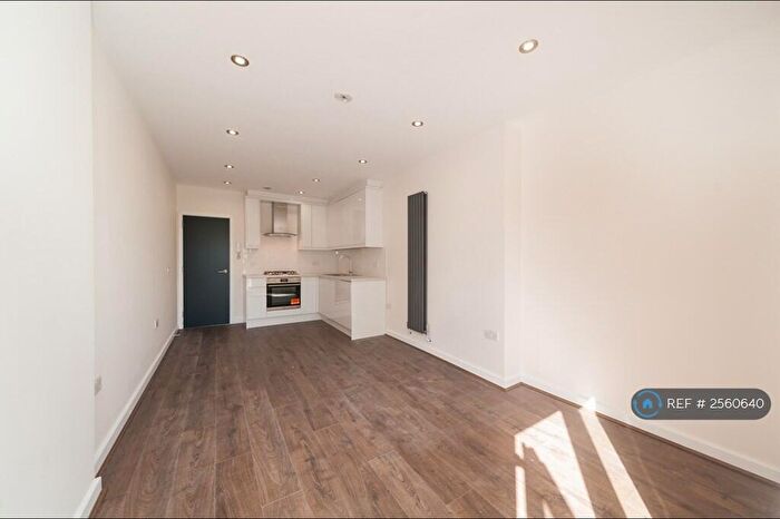 3 Bedroom Flat To Rent In Lewisham, London, SE13