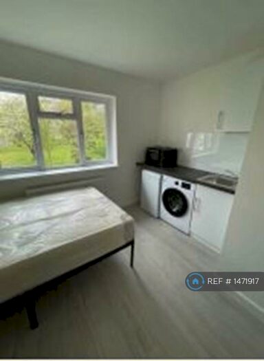 Studio To Rent In Kent Way, Surbiton, KT6