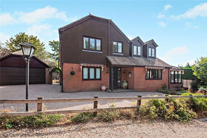 4 Bedroom Detached House For Sale In Harewood Drive, Cold Ash, Thatcham, Berkshire, RG18