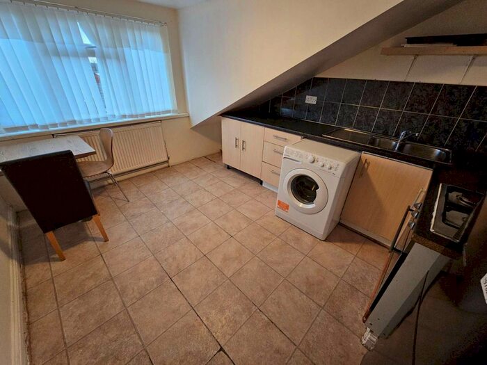2 Bedroom Flat To Rent In Town Street, Armley, Leeds, LS12