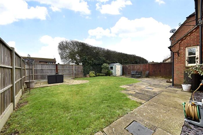 5 Bedroom Detached House For Sale In Dunwich Farm, Stevenage, SG1