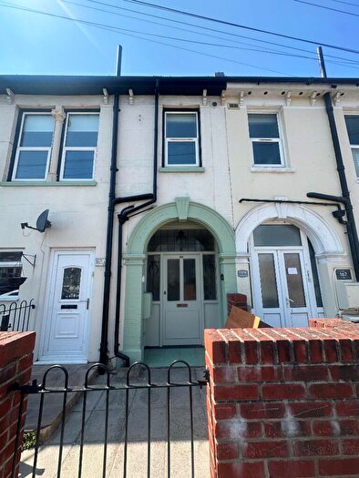 2 Bedroom Flat To Rent In Francis Avenue, Portsmouth, Hampshire, PO4