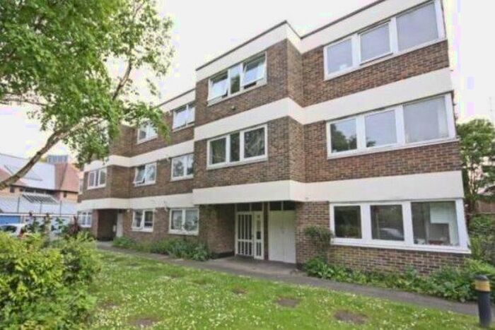 1 Bedroom Flat To Rent In Clifton Road, London SW19