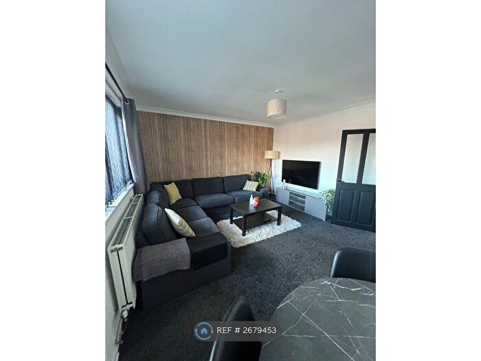 3 Bedroom Maisonette To Rent In Plumley Road, Handforth, Wilmslow, SK9