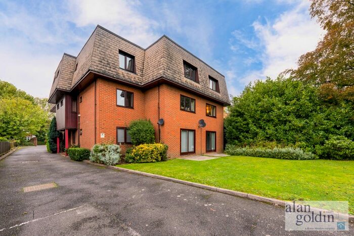 2 Bedroom Flat To Rent In High Road, London, N20