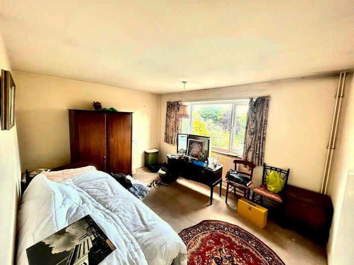 2 Bedroom Flat For Sale In Keymer Road, Hassocks, BN6