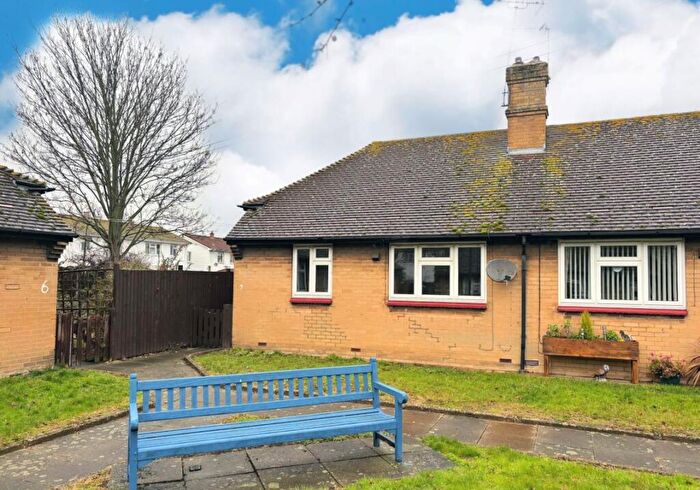 1 Bedroom Bungalow For Sale In Russell Close, Crayford, Dartford, Kent, DA1