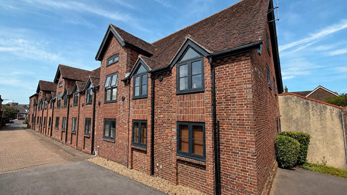 2 Bedroom Flat For Sale In The Maltings, Petersfield, Hampshire, GU31