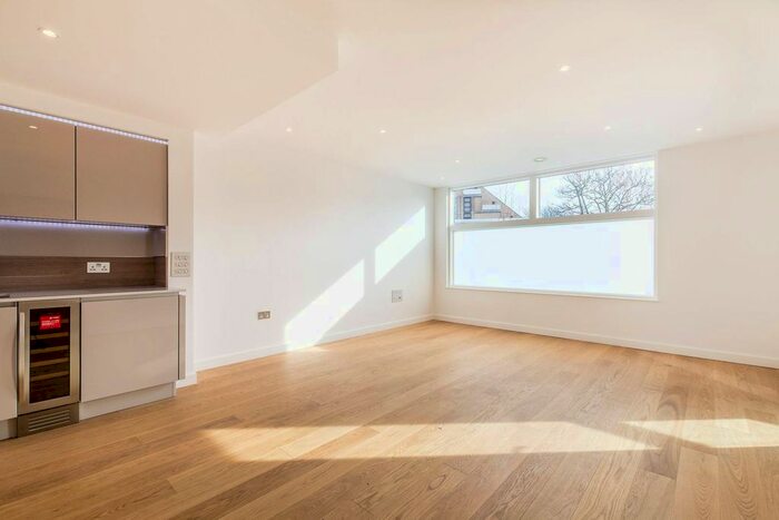 1 Bedroom Flat For Sale In Holland Park Avenue, Holland Park, London, W11
