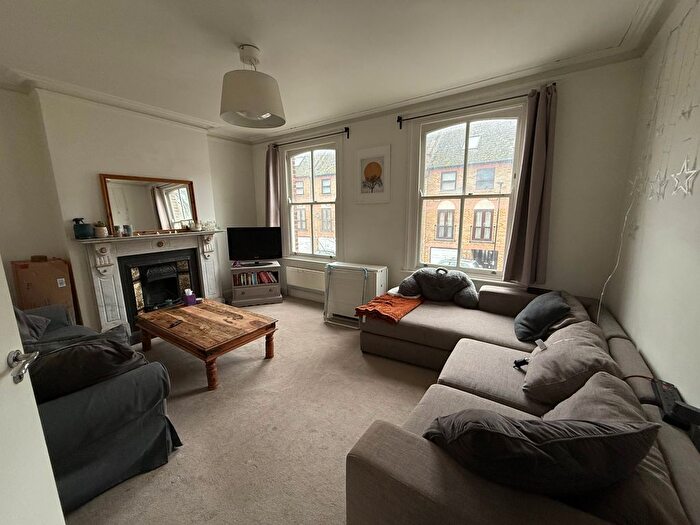 3 Bedroom Flat To Rent In Hatchard Road, London, N19