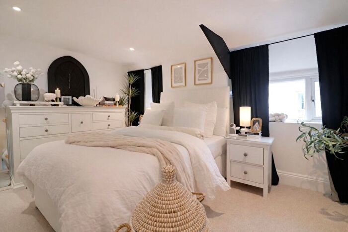 3 Bedroom Apartment For Sale In High Street, Bideford, Devon, EX39