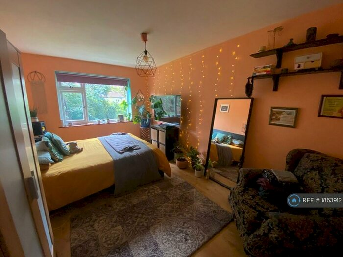 2 Bedroom Maisonette To Rent In Fairwood Road, Cardiff, CF5