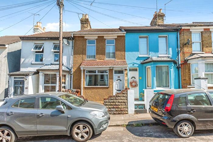 3 Bedroom Terraced House For Sale In Clive Road, Rochester, Kent, ME1