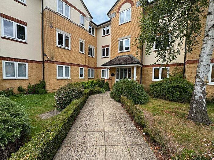 2 Bedroom Flat To Rent In Grenville Place, London, NW7