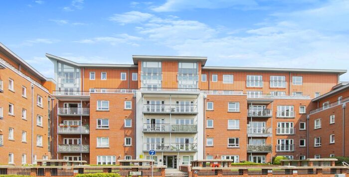 2 Bedroom Flat To Rent In Avenel Way, Poole, BH15