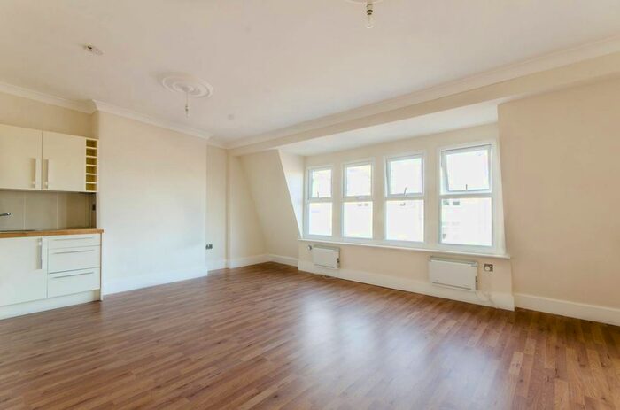 1 Bedroom Flat To Rent In High Road, North Finchley, London, N12