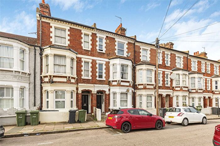2 Bedroom Flat For Sale In Arlesford Road, Clapham, London, SW9