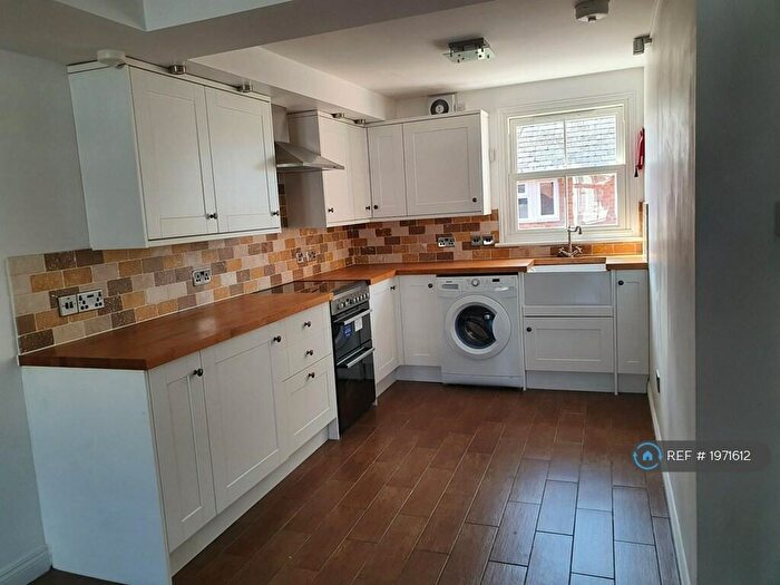 2 Bedroom Flat To Rent In Badshot Lea Road, Badshot Lea, Farnham, GU9