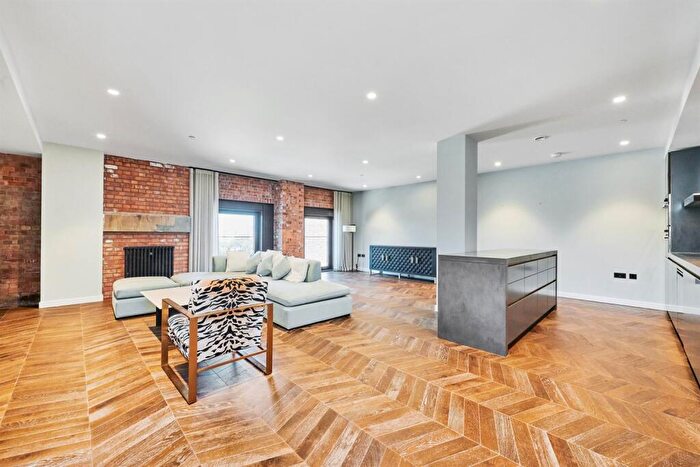 3 Bedroom Flat To Rent In Switch House West, Battersea Power Station, SW11